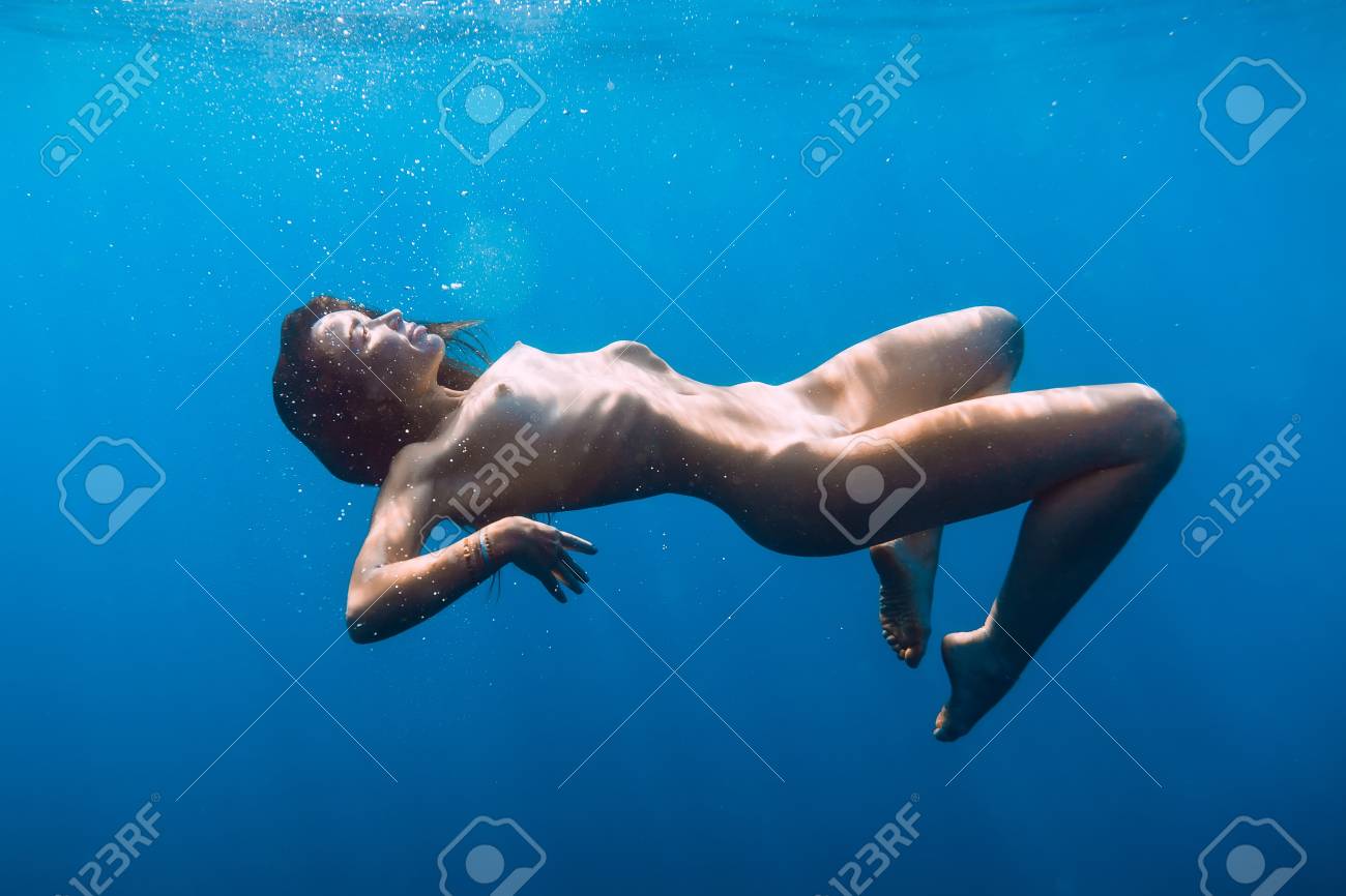 ana luisa alarcon add naked women underwater image