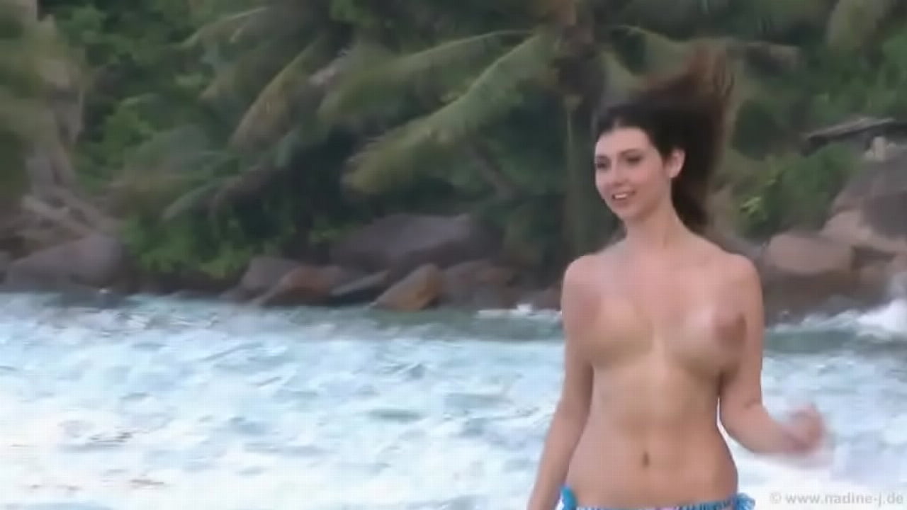 agnieszka s add bouncing tits on beach photo