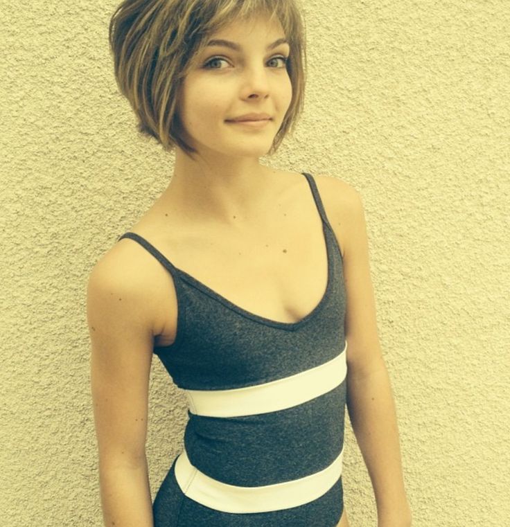 annie huggins add camren bicondova sexy photo