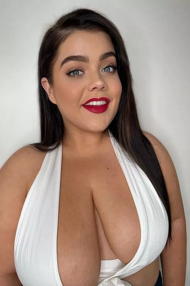 alya dee add massive webcam boobs photo